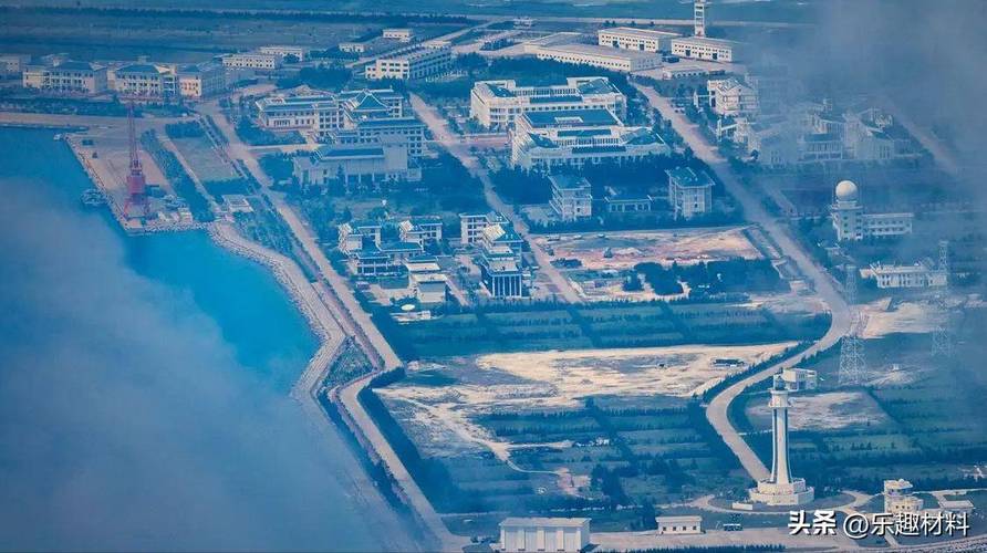 海南某人工岛填海造陆前后卫星对比图