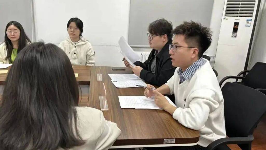秋招无领导小组讨论面试现场模拟图