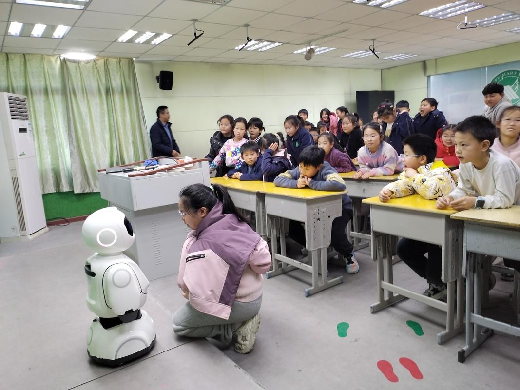 小学人工智能课程动手实践场景