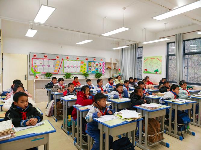 贵州山区教学点复式课堂实拍