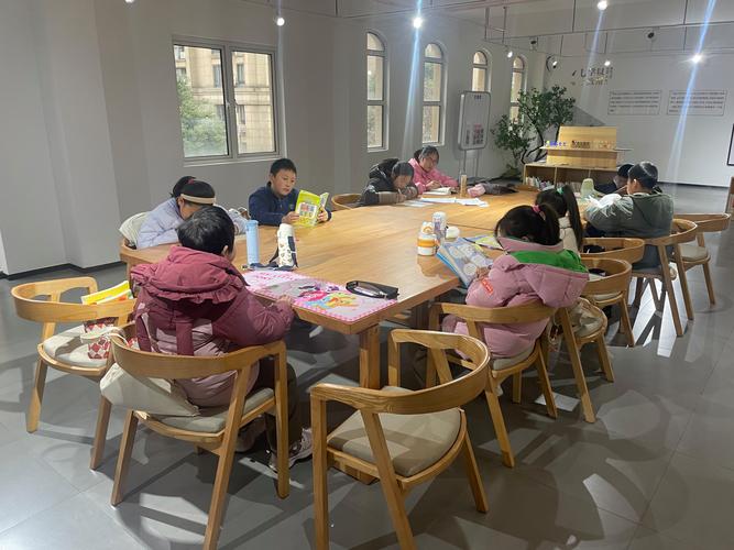 工业厂房内设的儿童学习区