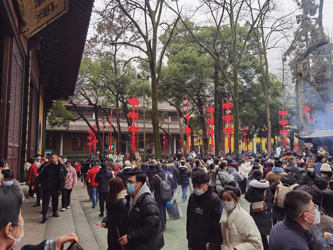 灵隐寺清晨人潮