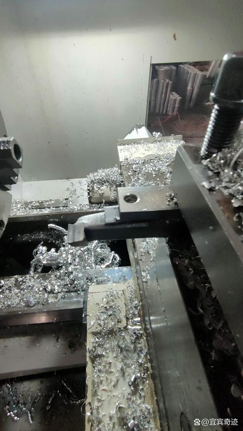 机械加工车间磨损硬质合金刀具实拍
