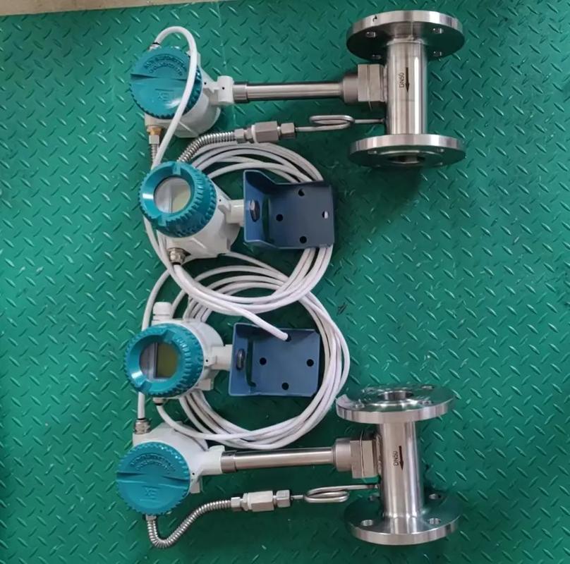 化工管道上安装的分体式涡街流量计