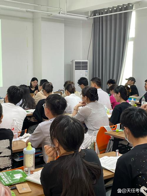 同等学力人员研修班课堂场景