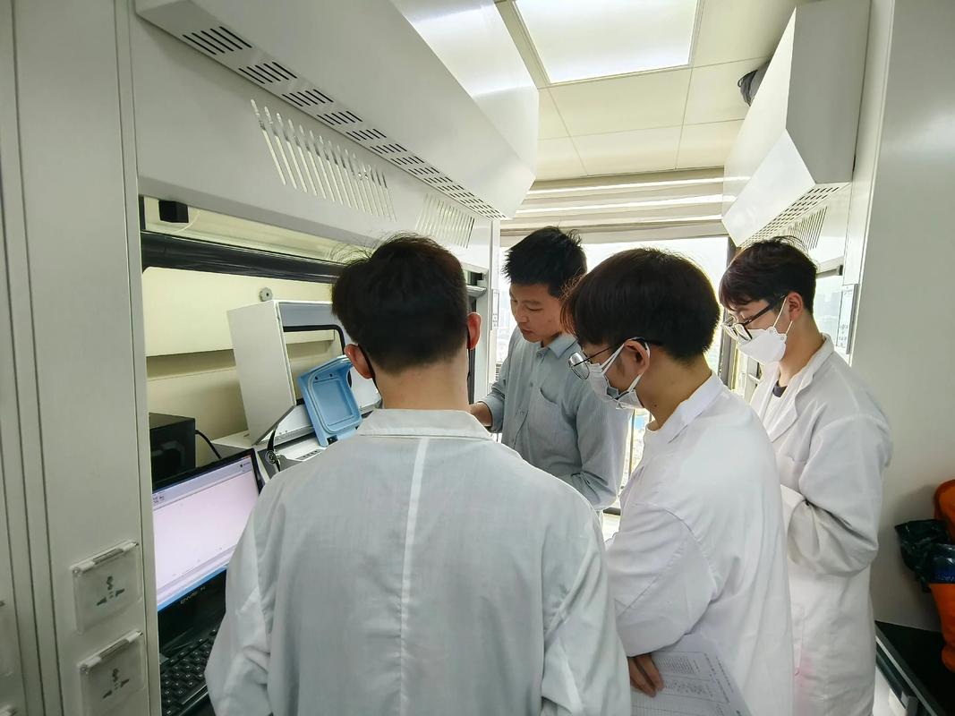 工业生产线上在线光谱仪安装调试现场图