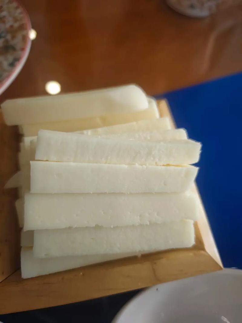 呼伦贝尔草原集市奶豆腐