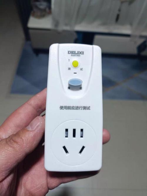电热水器漏电保护插头带TEST按键实拍