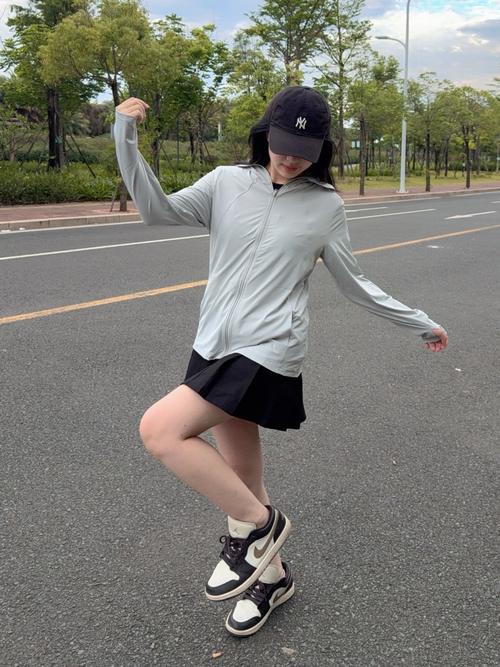 日常通勤衣物防晒搭配街拍图