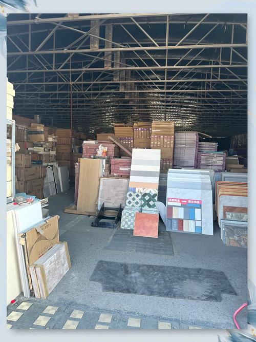 建材市场瓷砖尾货仓库实拍图