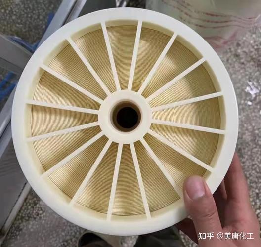 被严重污染的工业反渗透膜解剖实物照片