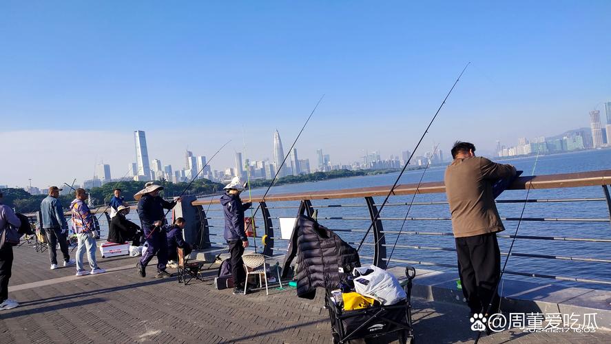 珠海西路废弃码头台阶和钓鱼人