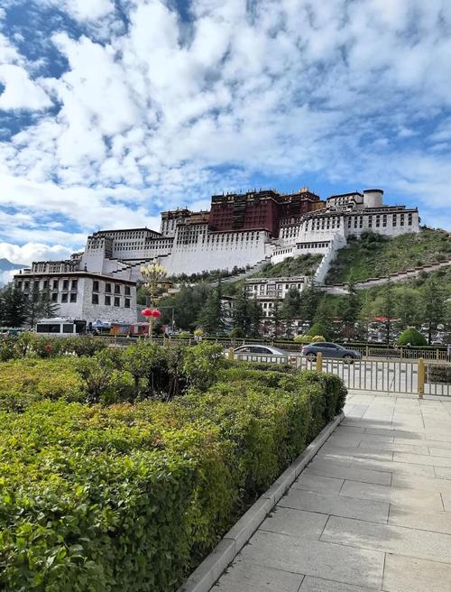 拉萨布达拉宫广场远景