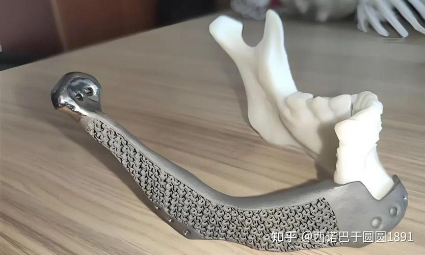 钛合金骨科接骨板金属雕刻加工现场