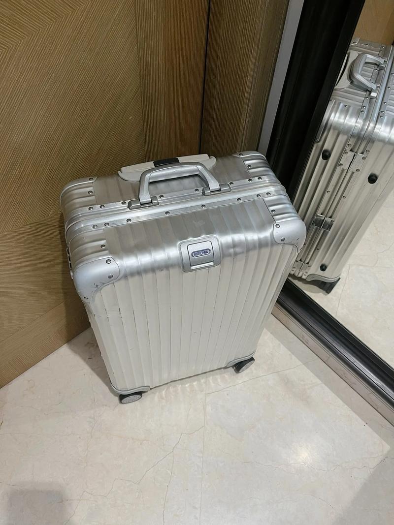 铝镁合金行李箱机场托运场景