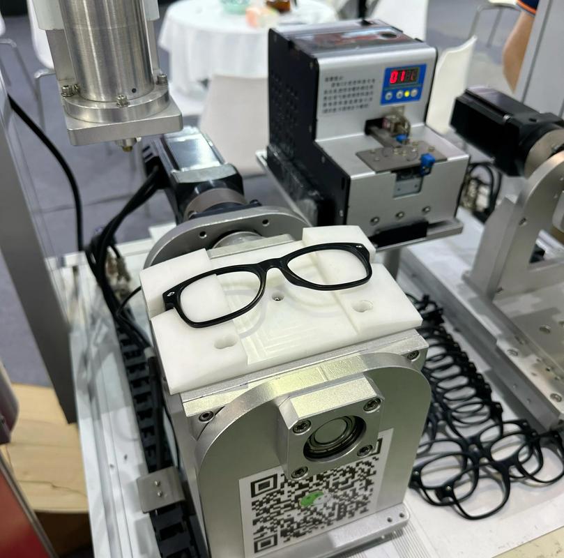 工业增强现实眼镜在机床操作中的实时指导