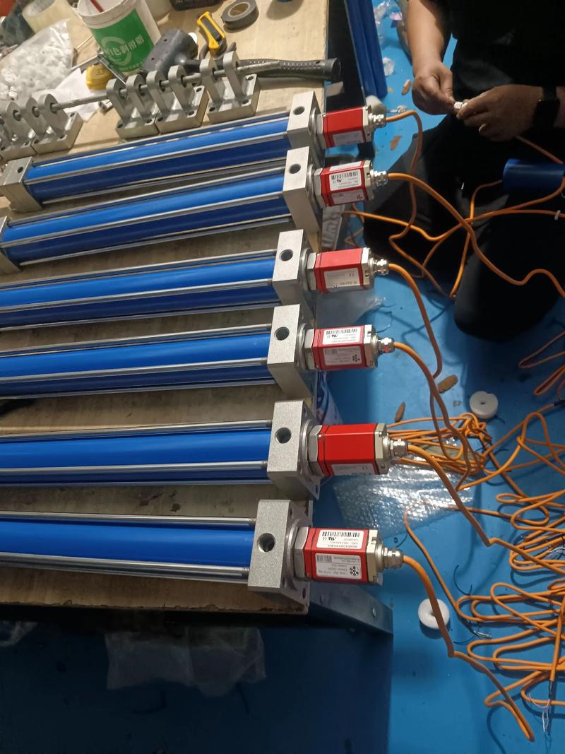 粉末液压机关键密封件和位移传感器