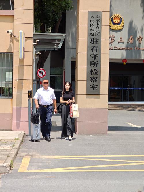 刑事律师看守所会见当事人