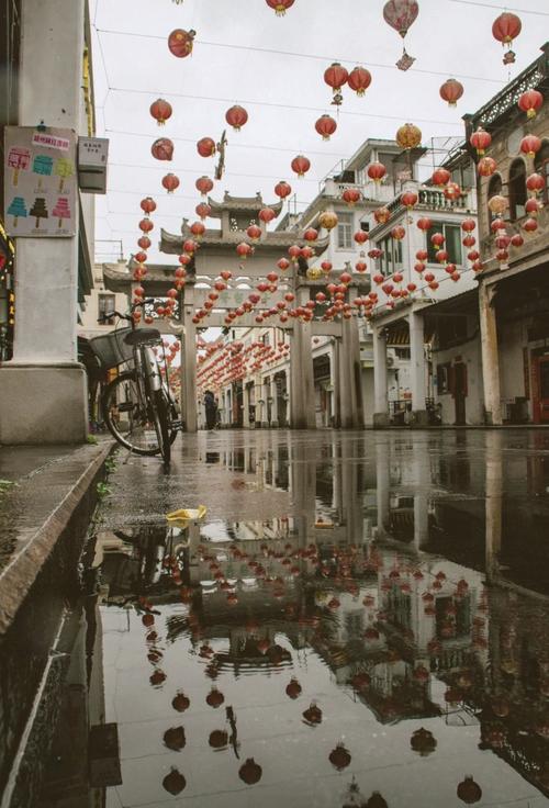 潮州古城石板路雨天