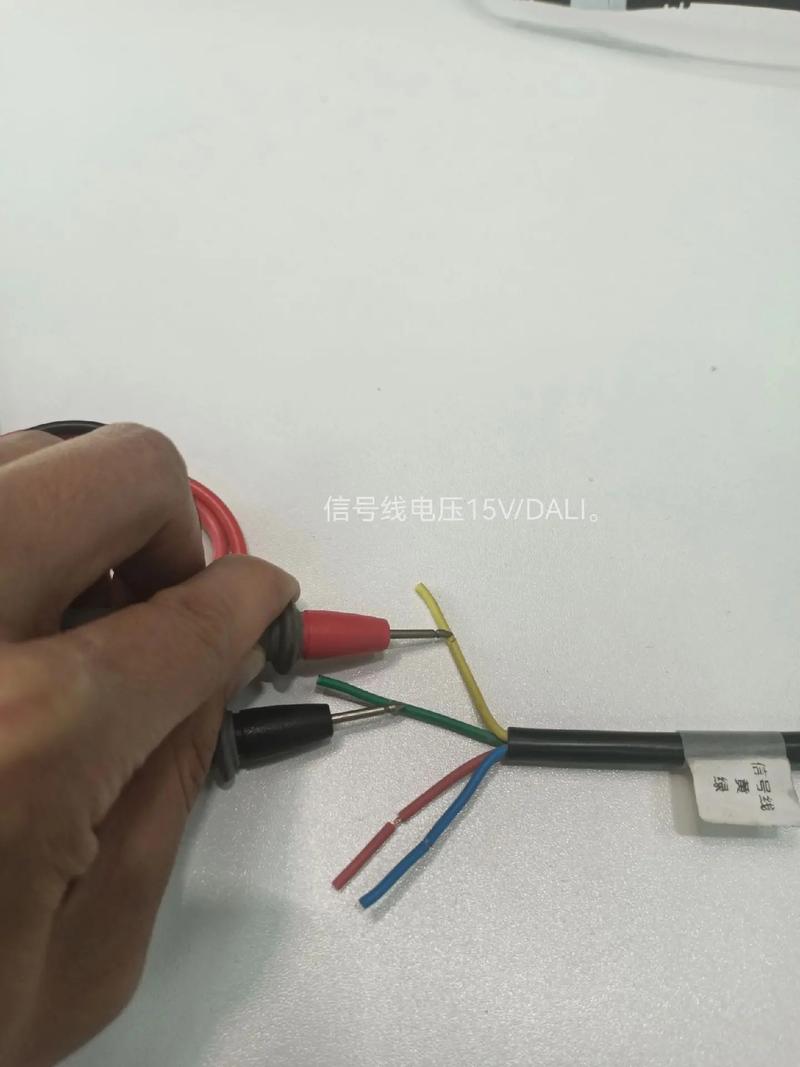 磁吸轨道灯三线四线接线示意图