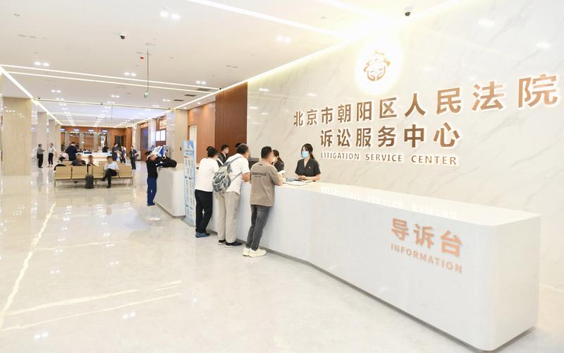 北京朝阳法院离婚诉讼等候区人群