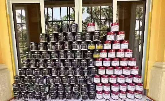 国产乳胶漆和进口乳胶漆桶面对比实拍