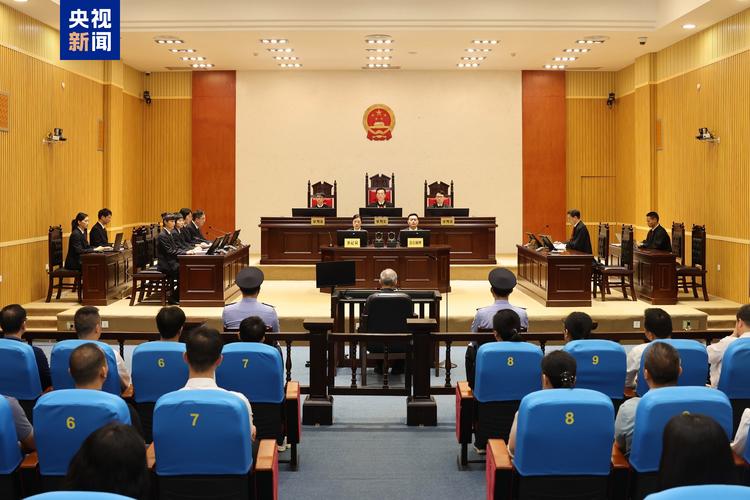 法官审理财产保全赔偿案件现场