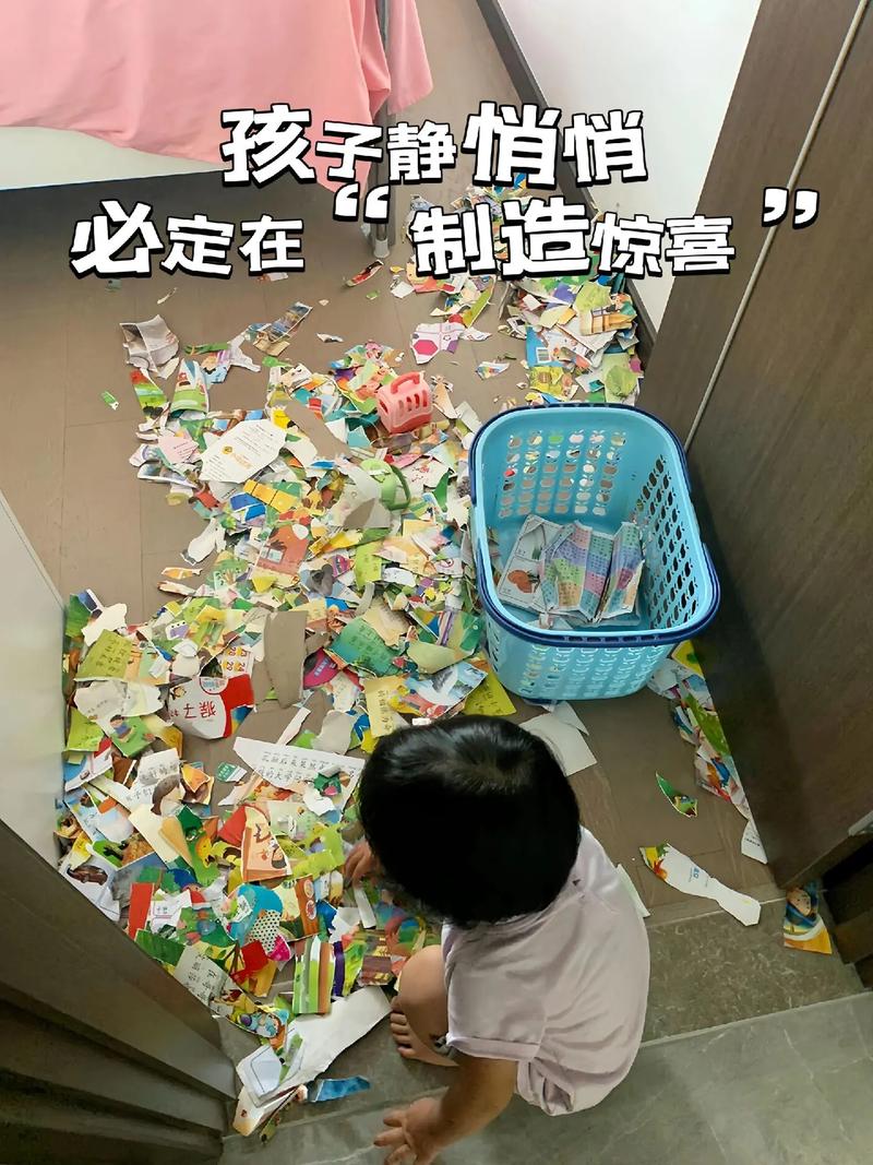 一岁宝宝错选绘本撕书满地场景图