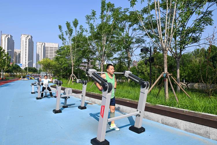 城市滨江休闲骑行低强度健身场景