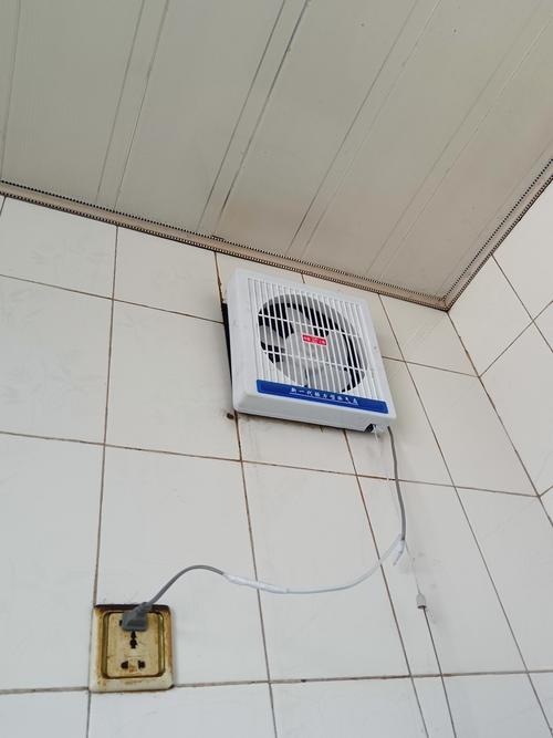暗卫壁挂排气扇安装效果图