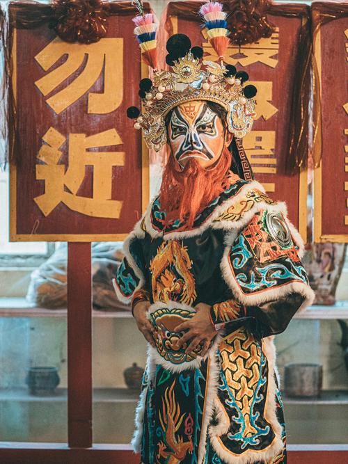 广东汕头英歌舞队员手绘水浒脸谱特写