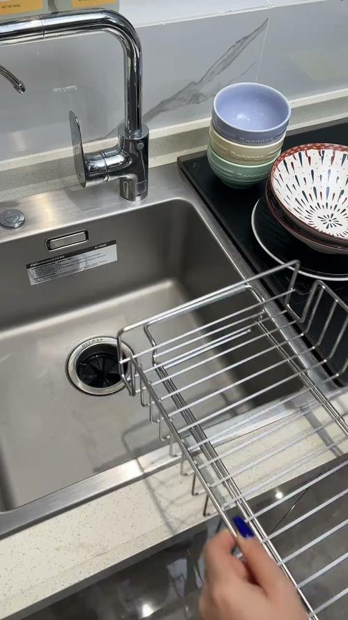 厨房碗篮带沥水接水盘结构实拍