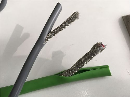 现在吹得震天响的进口替代,底下藏着多少没说破的坑