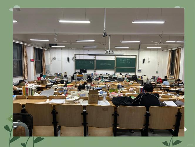非全日制研究生利用周末上课的教室场景