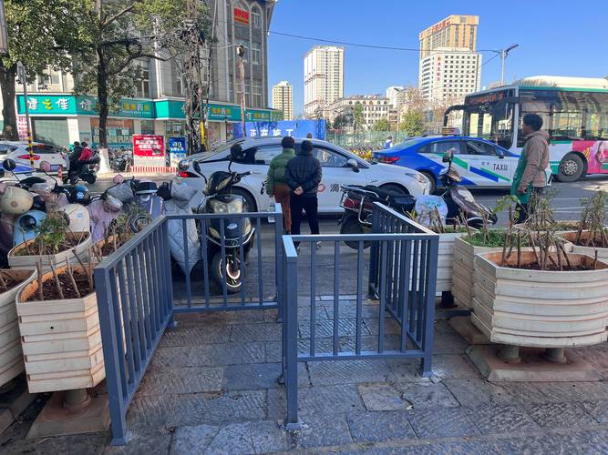 婴儿车友好公园无障碍主入口实景图