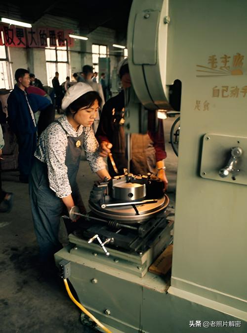 精密丝杠磨床加工车间老照片