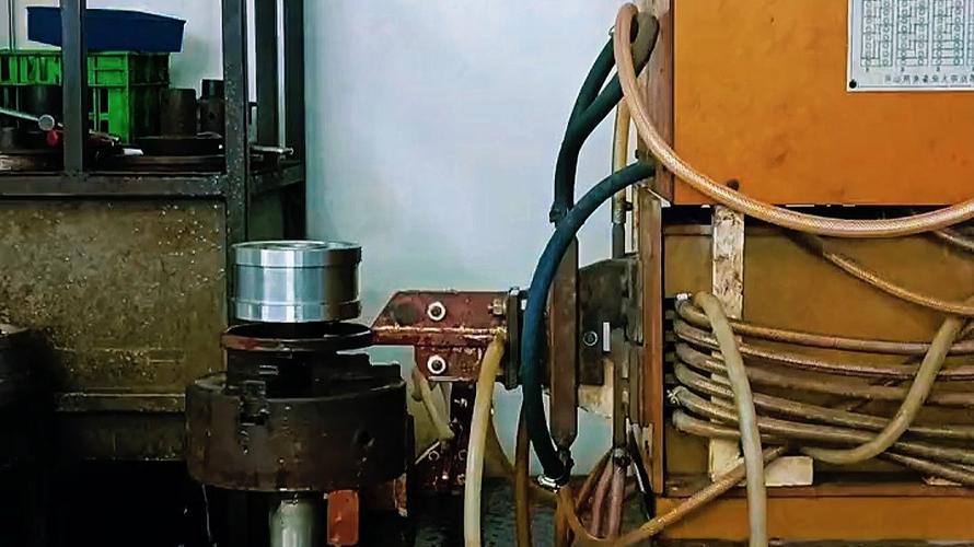 轴类感应淬火感应器与喷水系统