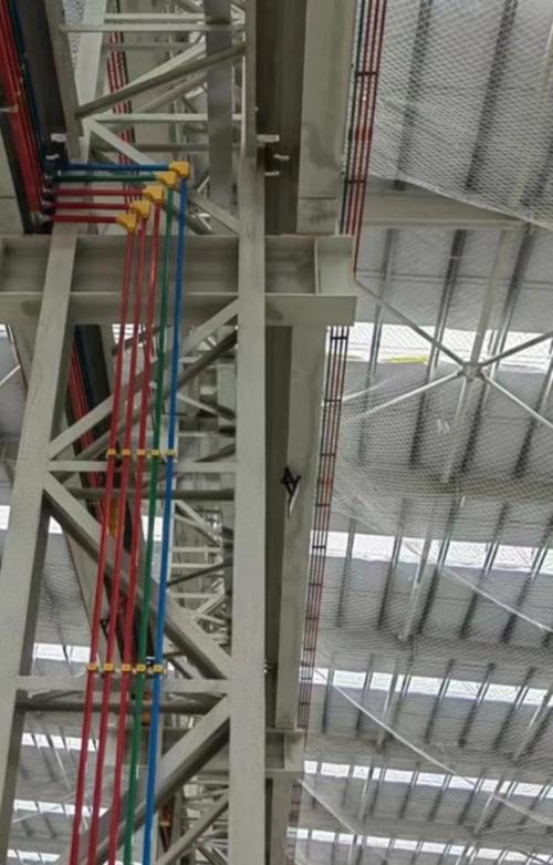 传统制造工厂改产线有线布线施工场景