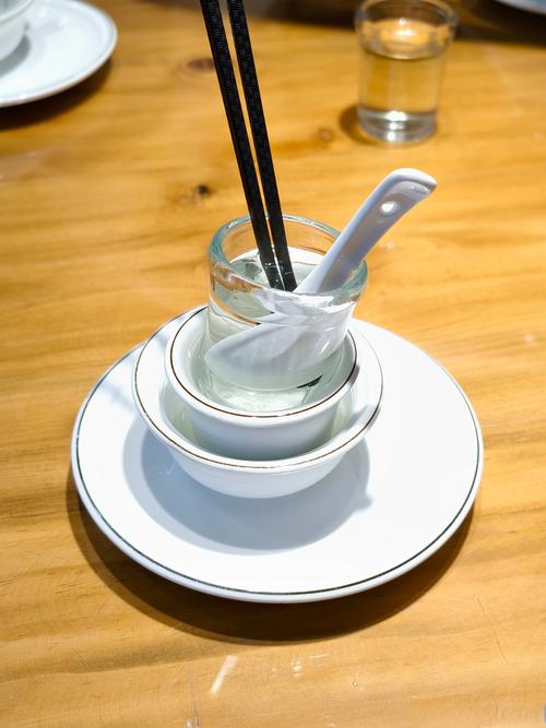餐馆开水烫餐具实拍场景