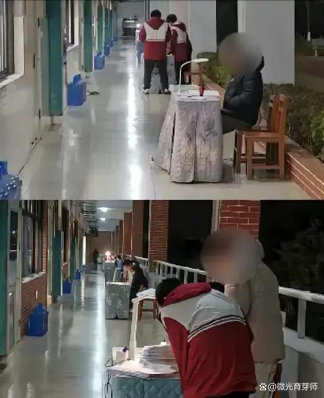 中学晚自修走廊学生偶遇班主任的侧身瞬间