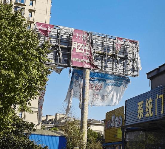 房产纠纷律所广告牌杂乱街道