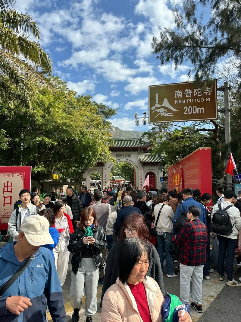 第四站:景点打卡,松弛感变成“人挤人”