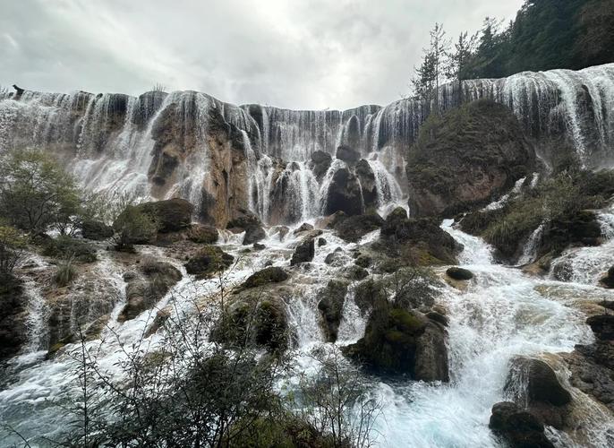 九寨沟珍珠滩瀑布水雾