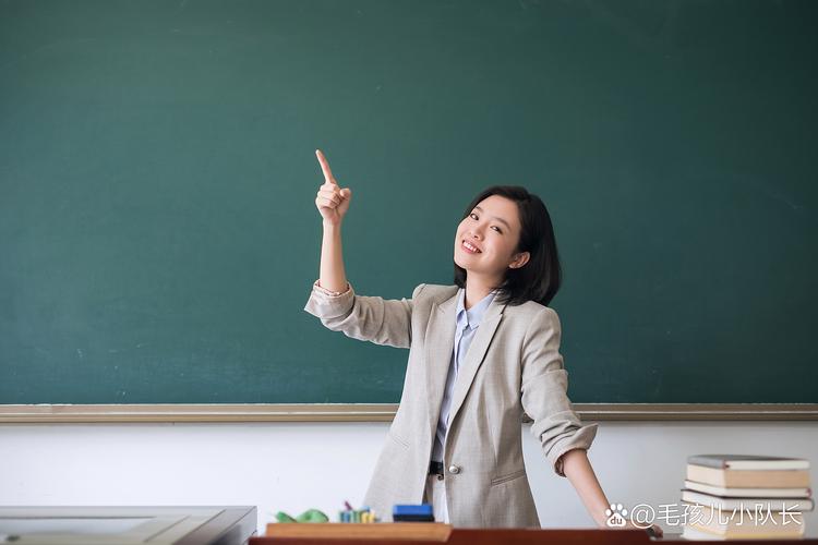 传统中学教室教师讲台讲课场景