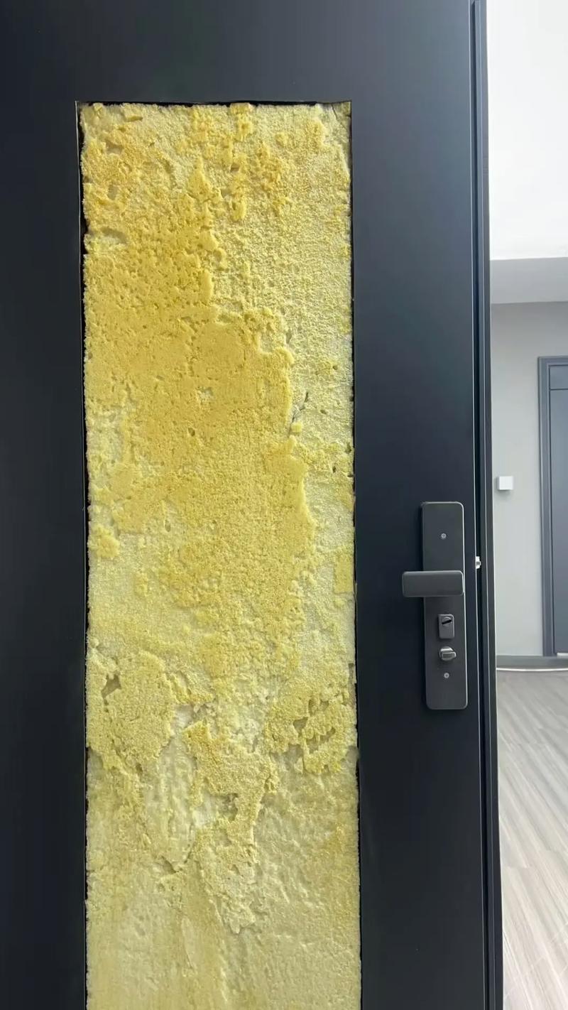 防盗门内部填充物岩棉与发泡对比