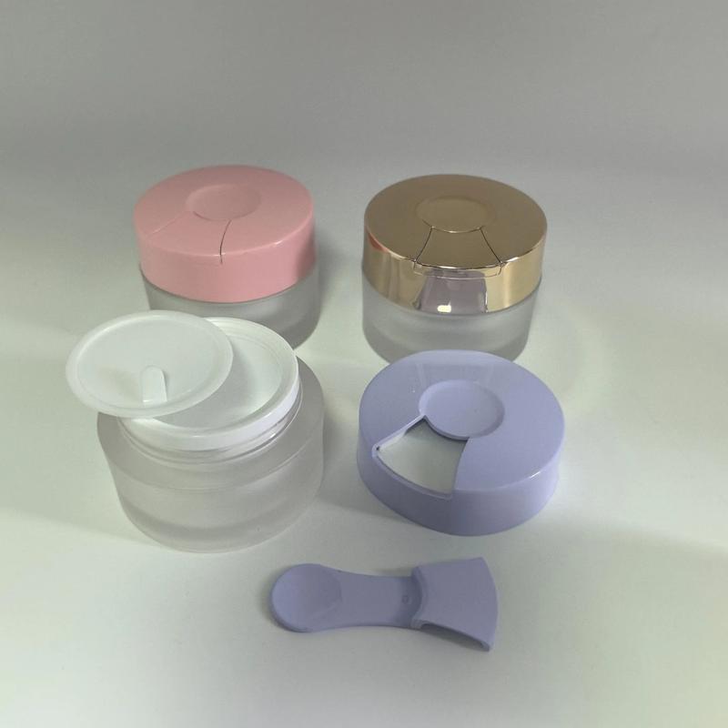 玻璃分装瓶盛装自制保湿霜成品图