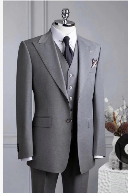 新郎马甲高级定制灰色三件套礼服试穿