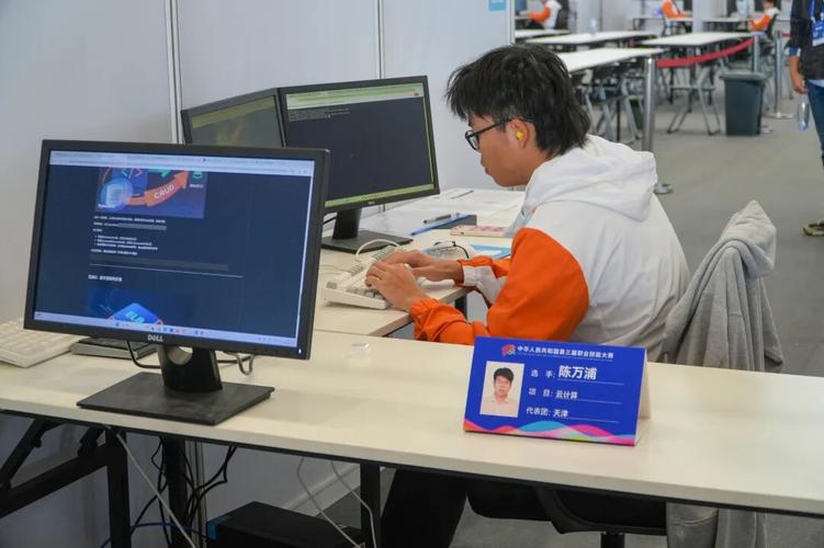 云计算技能大赛选手紧张操作