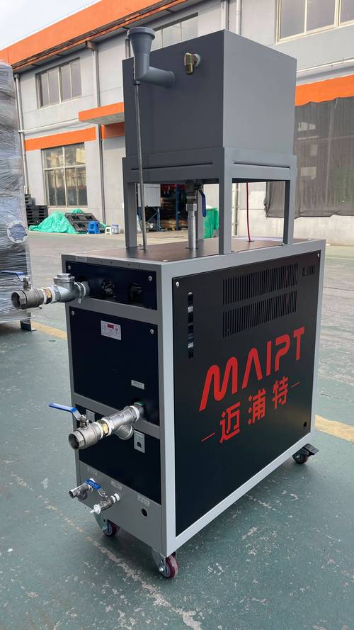 工业注塑车间水式模温机安装实拍