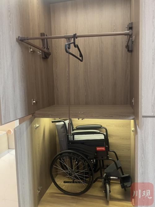 无障碍老人衣柜轮椅预留位置实景图